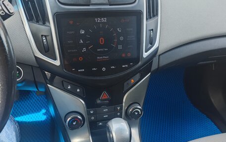 Chevrolet Cruze II, 2014 год, 900 000 рублей, 9 фотография