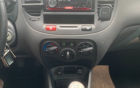 KIA Rio II, 2005 год, 500 000 рублей, 12 фотография