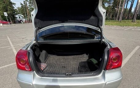 Toyota Avensis III рестайлинг, 2003 год, 650 000 рублей, 15 фотография