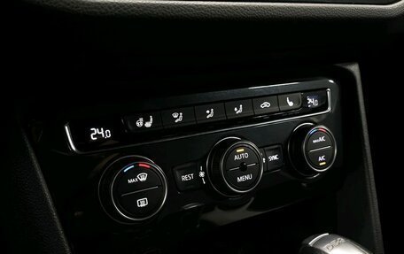 Volkswagen Tiguan II, 2019 год, 2 370 000 рублей, 14 фотография