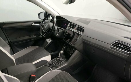 Volkswagen Tiguan II, 2019 год, 2 370 000 рублей, 20 фотография