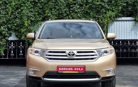 Toyota Highlander III, 2011 год, 2 100 000 рублей, 1 фотография