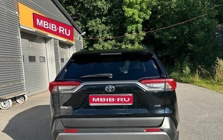 Toyota RAV4, 2021 год, 3 300 000 рублей, 1 фотография