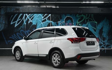 Mitsubishi Outlander III рестайлинг 3, 2015 год, 1 595 000 рублей, 3 фотография