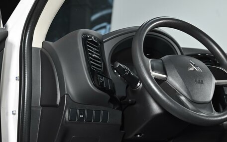 Mitsubishi Outlander III рестайлинг 3, 2015 год, 1 595 000 рублей, 9 фотография