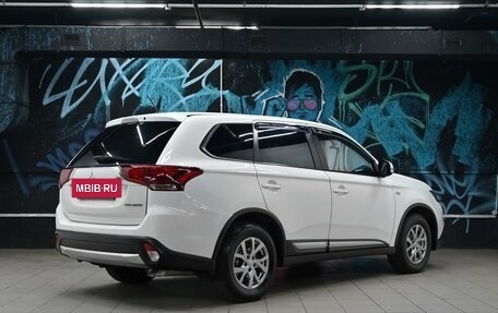 Mitsubishi Outlander III рестайлинг 3, 2015 год, 1 595 000 рублей, 4 фотография