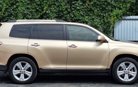 Toyota Highlander III, 2011 год, 2 100 000 рублей, 8 фотография