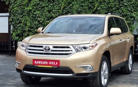 Toyota Highlander III, 2011 год, 2 100 000 рублей, 4 фотография