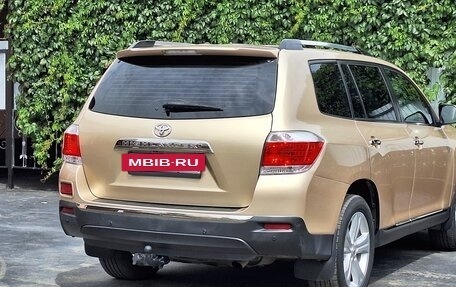 Toyota Highlander III, 2011 год, 2 100 000 рублей, 11 фотография