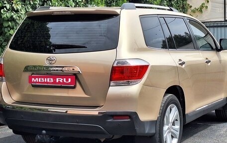 Toyota Highlander III, 2011 год, 2 100 000 рублей, 13 фотография