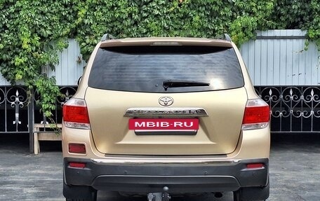 Toyota Highlander III, 2011 год, 2 100 000 рублей, 10 фотография