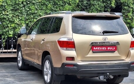 Toyota Highlander III, 2011 год, 2 100 000 рублей, 12 фотография