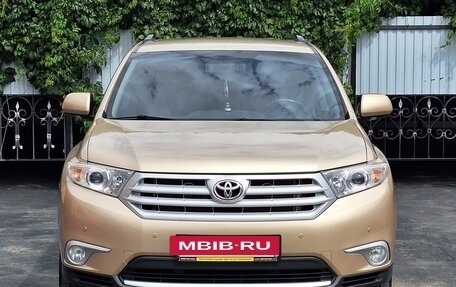 Toyota Highlander III, 2011 год, 2 100 000 рублей, 2 фотография