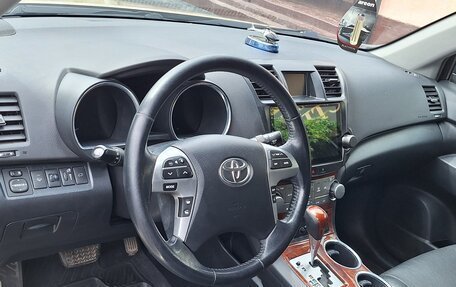 Toyota Highlander III, 2011 год, 2 100 000 рублей, 15 фотография