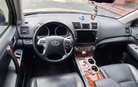 Toyota Highlander III, 2011 год, 2 100 000 рублей, 17 фотография