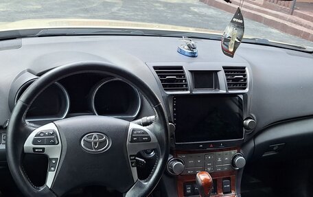 Toyota Highlander III, 2011 год, 2 100 000 рублей, 16 фотография