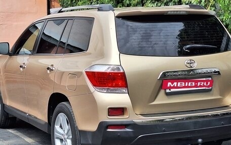 Toyota Highlander III, 2011 год, 2 100 000 рублей, 14 фотография