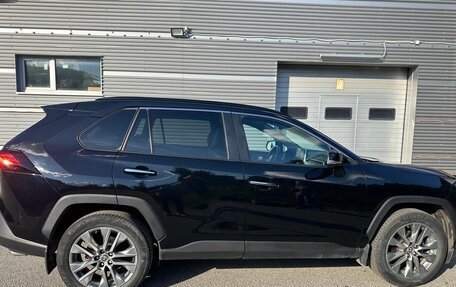 Toyota RAV4, 2021 год, 3 300 000 рублей, 4 фотография