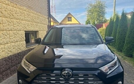 Toyota RAV4, 2021 год, 3 300 000 рублей, 6 фотография