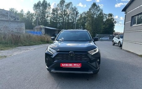 Toyota RAV4, 2021 год, 3 300 000 рублей, 3 фотография