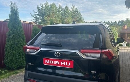 Toyota RAV4, 2021 год, 3 300 000 рублей, 5 фотография