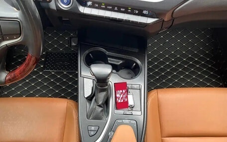 Lexus UX I, 2021 год, 2 000 000 рублей, 19 фотография