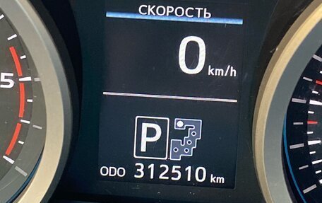 Toyota Land Cruiser 200, 2012 год, 2 950 000 рублей, 6 фотография