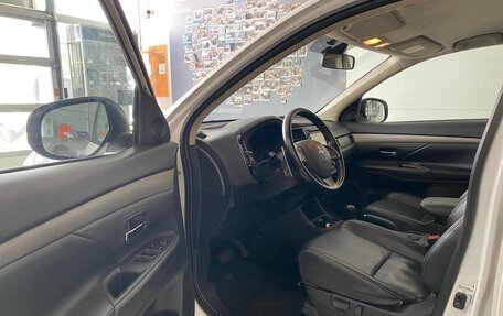 Mitsubishi Outlander III рестайлинг 3, 2013 год, 1 350 000 рублей, 9 фотография