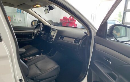 Mitsubishi Outlander III рестайлинг 3, 2013 год, 1 350 000 рублей, 12 фотография