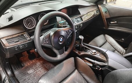 BMW 5 серия, 2004 год, 1 750 000 рублей, 8 фотография