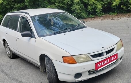 Nissan Wingroad III, 2001 год, 155 000 рублей, 2 фотография