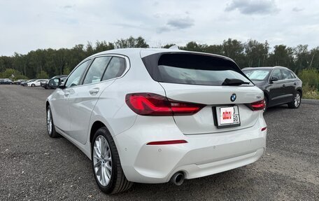 BMW 1 серия, 2022 год, 2 900 000 рублей, 3 фотография