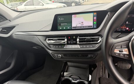BMW 1 серия, 2022 год, 2 900 000 рублей, 8 фотография