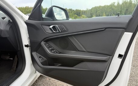BMW 1 серия, 2022 год, 2 900 000 рублей, 9 фотография