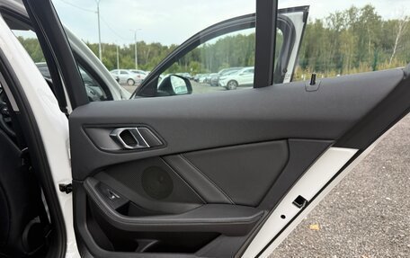 BMW 1 серия, 2022 год, 2 900 000 рублей, 10 фотография