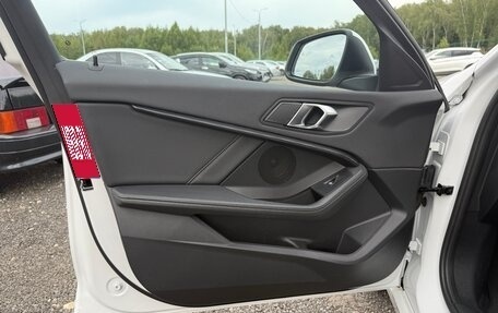 BMW 1 серия, 2022 год, 2 900 000 рублей, 17 фотография