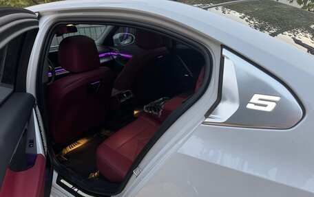 BMW 5 серия, 2024 год, 5 990 000 рублей, 4 фотография