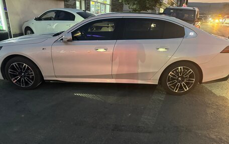BMW 5 серия, 2024 год, 5 990 000 рублей, 3 фотография