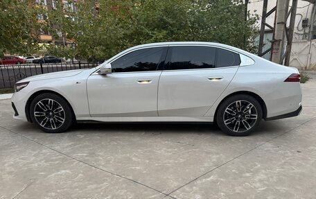 BMW 5 серия, 2024 год, 5 990 000 рублей, 5 фотография