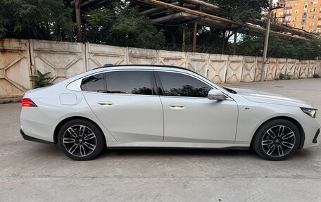 BMW 5 серия, 2024 год, 5 990 000 рублей, 6 фотография
