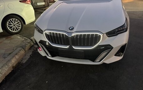BMW 5 серия, 2024 год, 5 990 000 рублей, 2 фотография