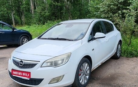 Opel Astra J, 2011 год, 530 000 рублей, 1 фотография
