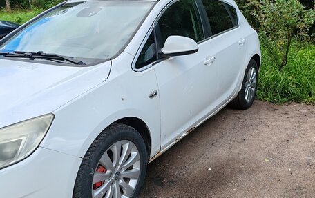 Opel Astra J, 2011 год, 530 000 рублей, 3 фотография