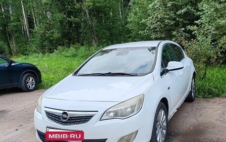 Opel Astra J, 2011 год, 530 000 рублей, 2 фотография