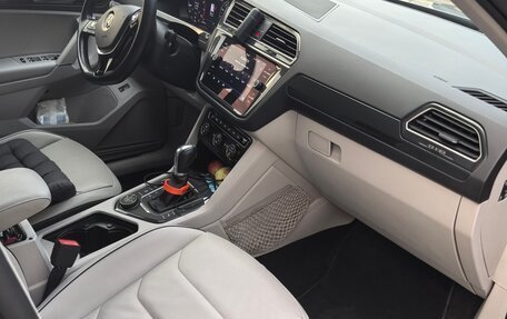 Volkswagen Tiguan II, 2017 год, 2 700 000 рублей, 18 фотография