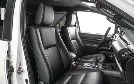 Toyota Hilux VIII, 2018 год, 2 999 000 рублей, 8 фотография
