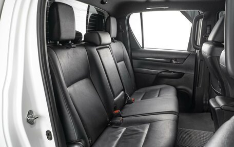 Toyota Hilux VIII, 2018 год, 2 999 000 рублей, 7 фотография