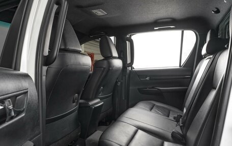 Toyota Hilux VIII, 2018 год, 2 999 000 рублей, 11 фотография