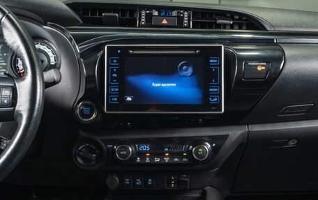Toyota Hilux VIII, 2018 год, 2 999 000 рублей, 13 фотография