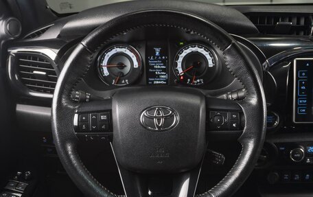 Toyota Hilux VIII, 2018 год, 2 999 000 рублей, 14 фотография